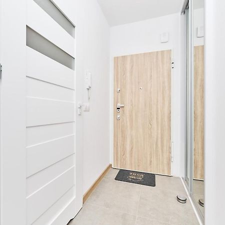 Apartment Wichrowa With Free Garage Wroclaw By Noclegi Renters Exteriér fotografie