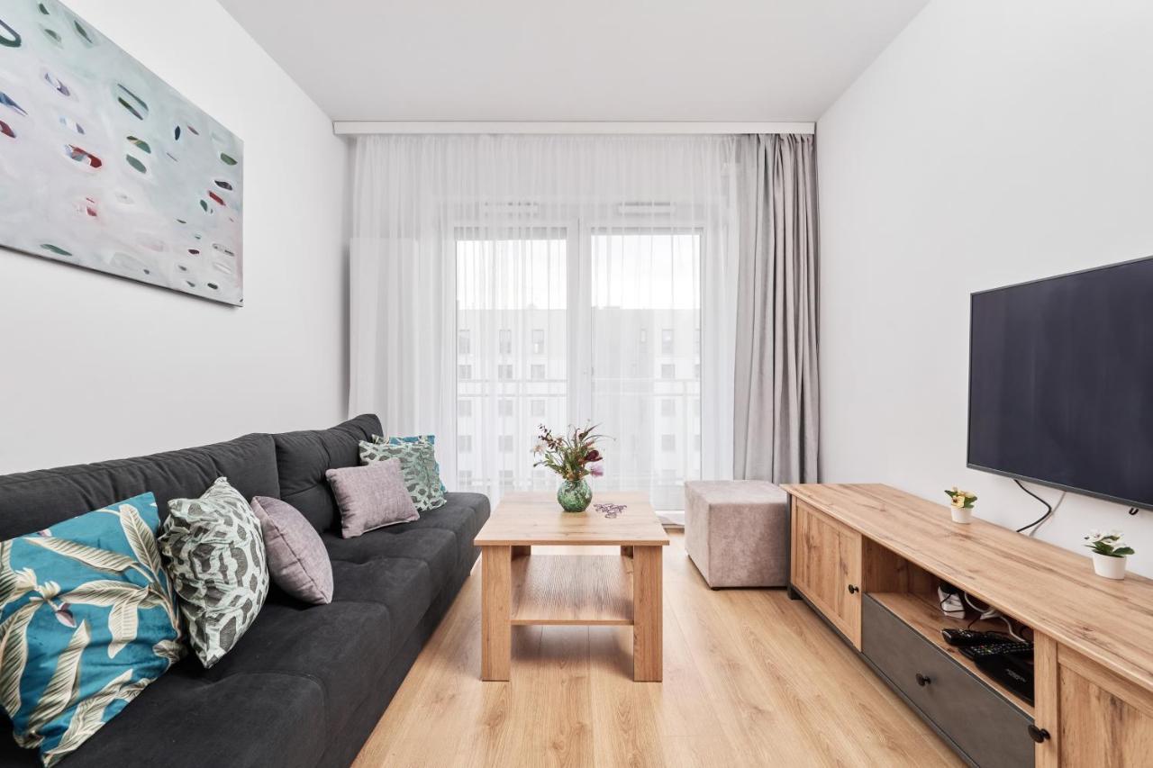 Apartment Wichrowa With Free Garage Wroclaw By Noclegi Renters Exteriér fotografie