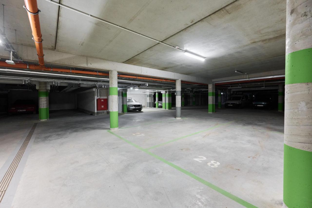 Apartment Wichrowa With Free Garage Wroclaw By Noclegi Renters Exteriér fotografie