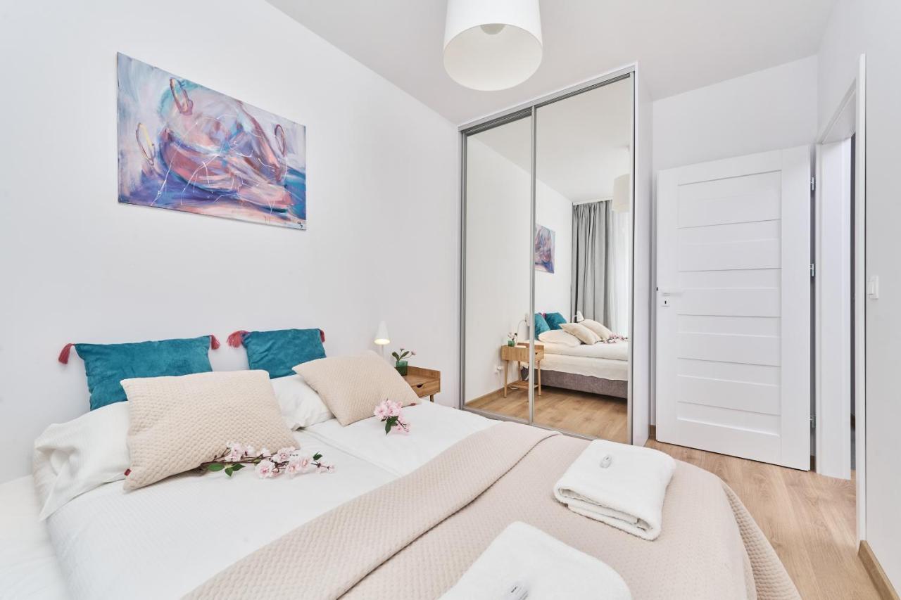 Apartment Wichrowa With Free Garage Wroclaw By Noclegi Renters Exteriér fotografie