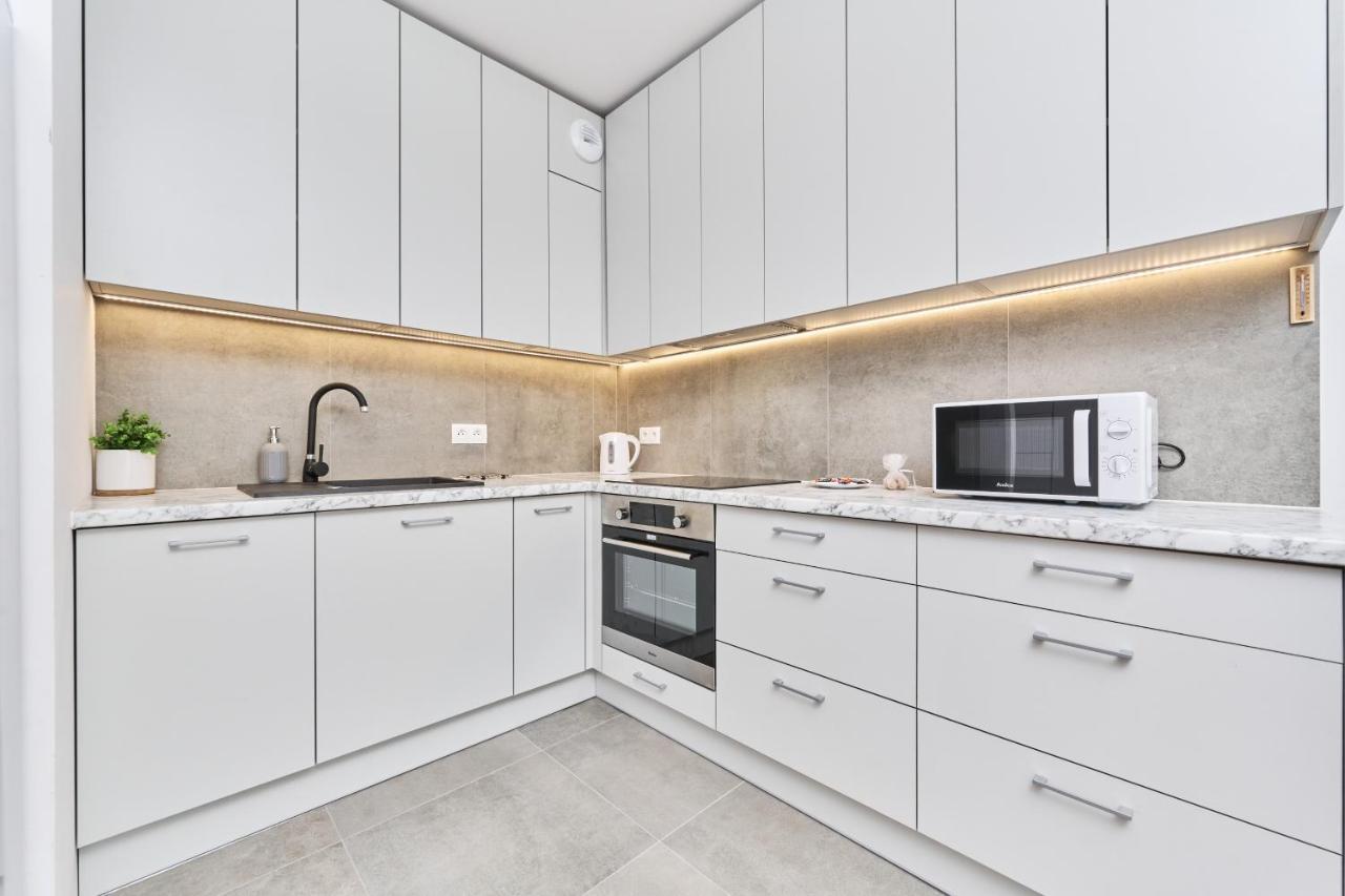 Apartment Wichrowa With Free Garage Wroclaw By Noclegi Renters Exteriér fotografie