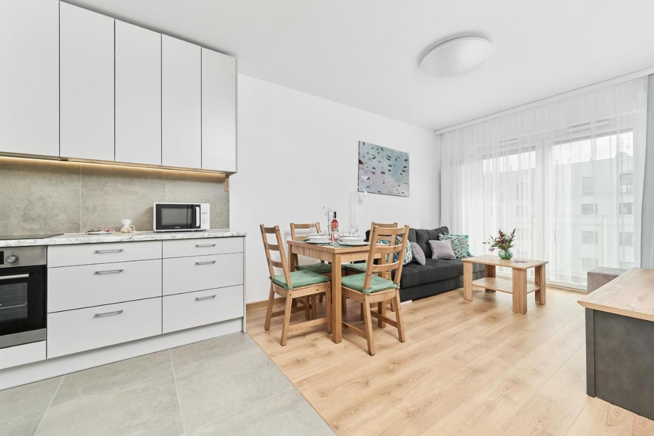 Apartment Wichrowa With Free Garage Wroclaw By Noclegi Renters Exteriér fotografie