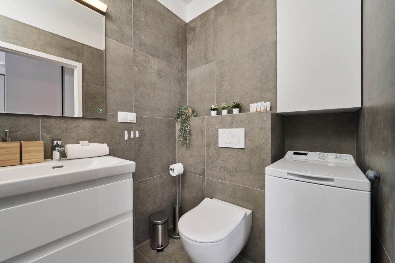 Apartment Wichrowa With Free Garage Wroclaw By Noclegi Renters Exteriér fotografie