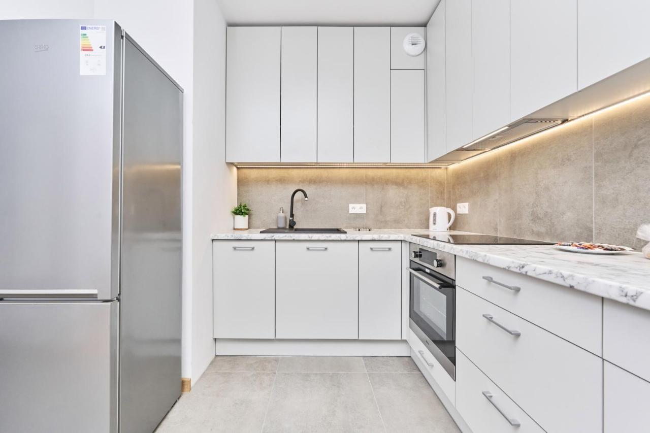 Apartment Wichrowa With Free Garage Wroclaw By Noclegi Renters Exteriér fotografie