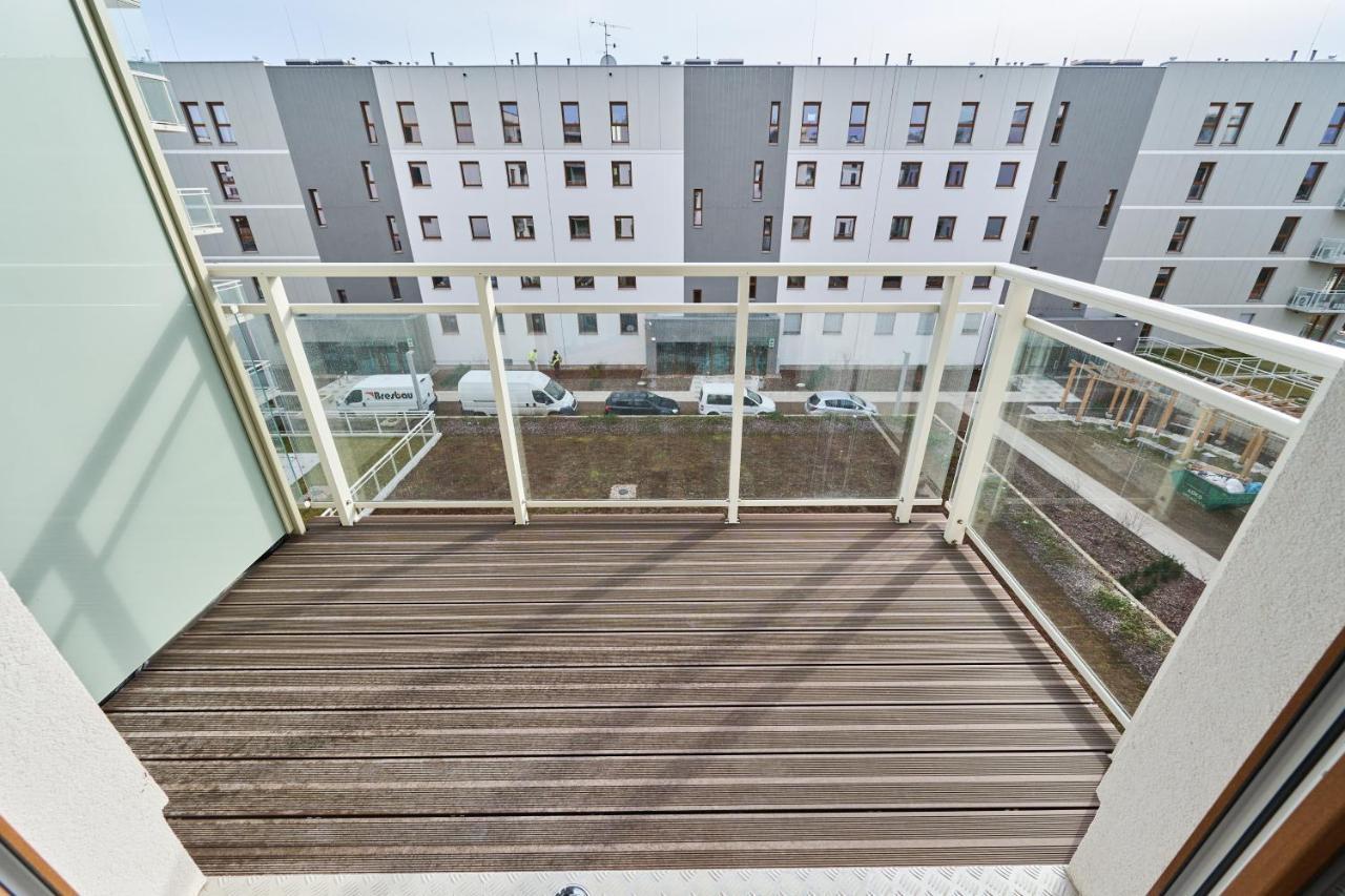 Apartment Wichrowa With Free Garage Wroclaw By Noclegi Renters Exteriér fotografie