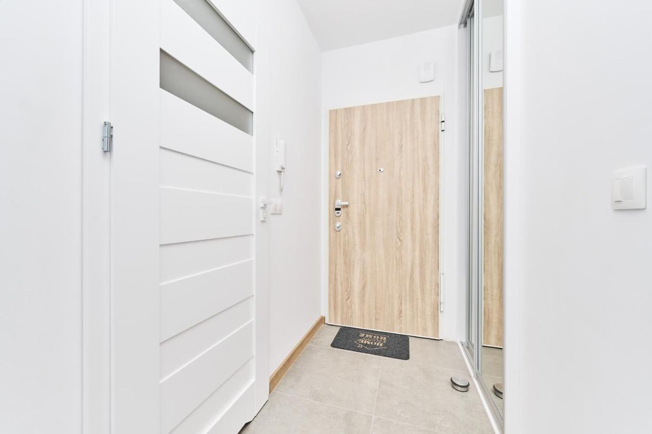 Apartment Wichrowa With Free Garage Wroclaw By Noclegi Renters Exteriér fotografie