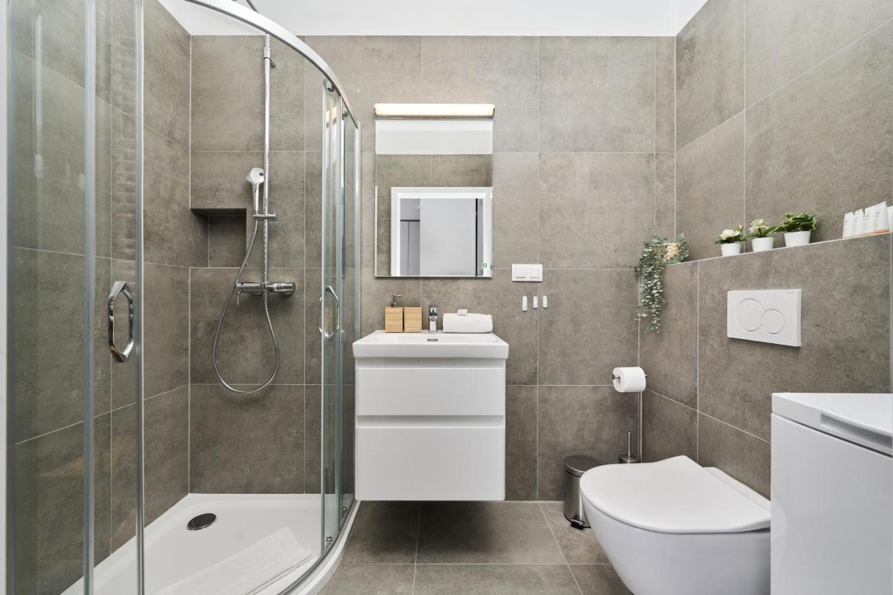 Apartment Wichrowa With Free Garage Wroclaw By Noclegi Renters Exteriér fotografie